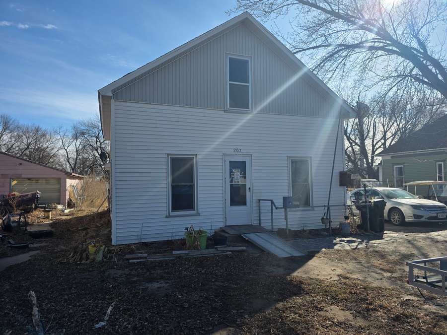 207 N Pine St Ewing, NE