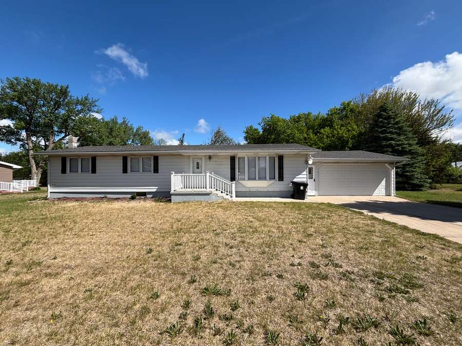 300 W Main Street, Chambers, NE 68725