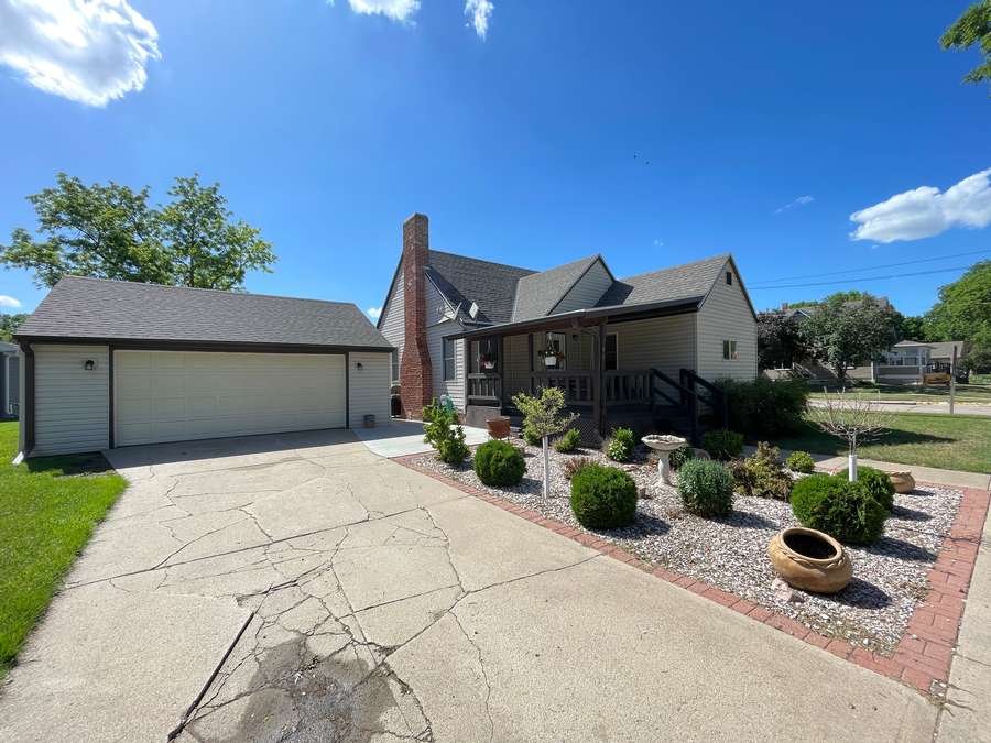 307 S 4th Avenue, Burwell, NE 68823