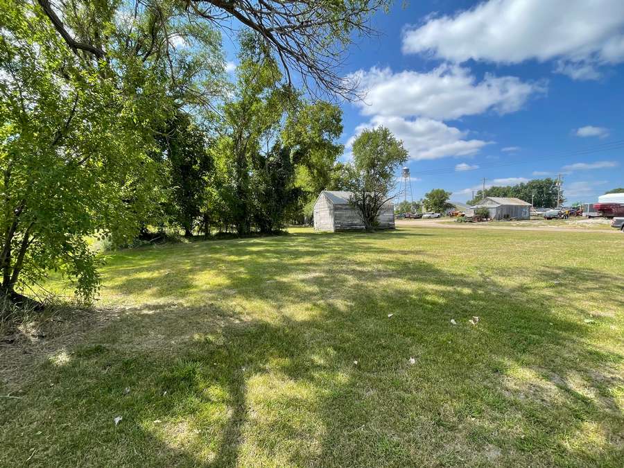 310 & 302 N Park Street, Bassett, NE 68714