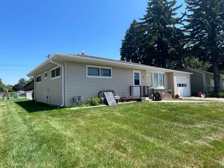 632 N Oak Street, Ainsworth, NE 69210