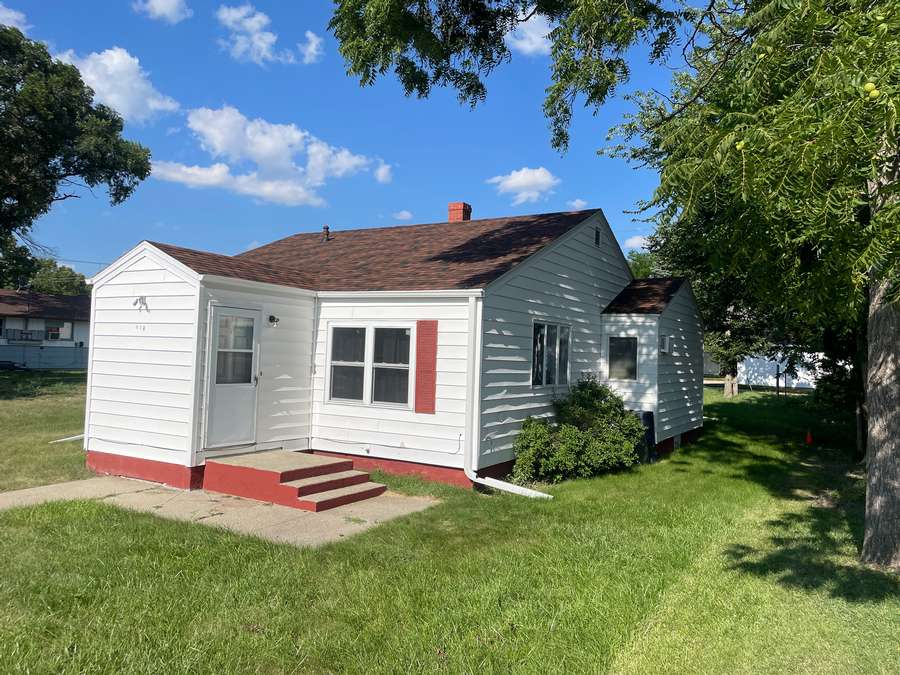 506 & 504 Augusta Avenue, Bassett, NE 68714