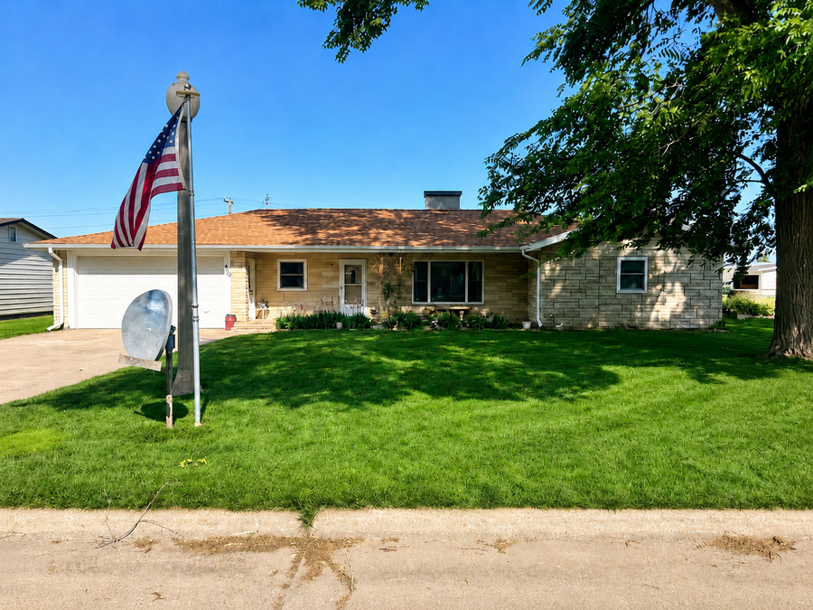 450 S 4th Avenue, Burwell, NE 68823